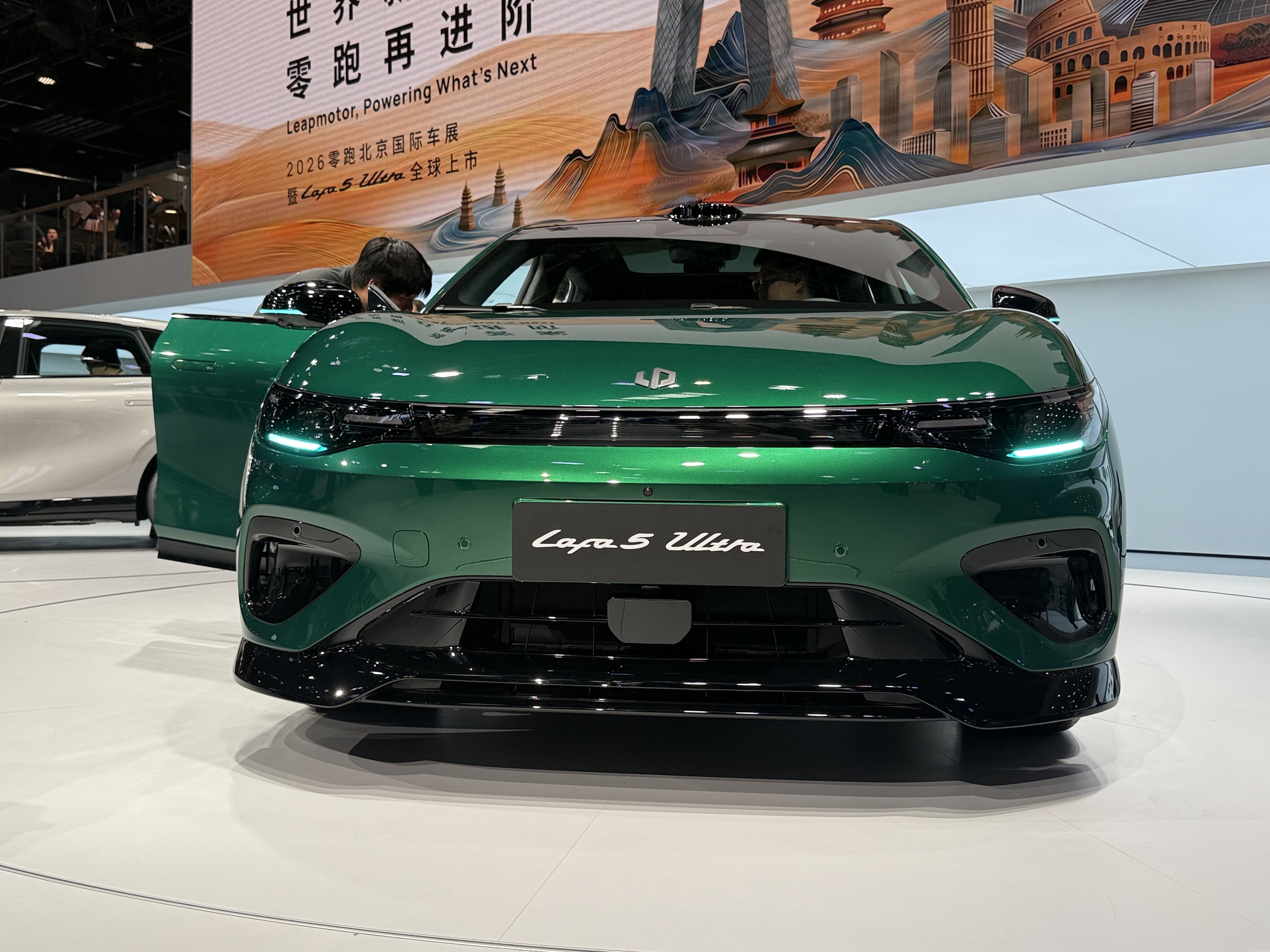 实拍零跑Lafa5 Ultra：运动细节满满，值得冲？