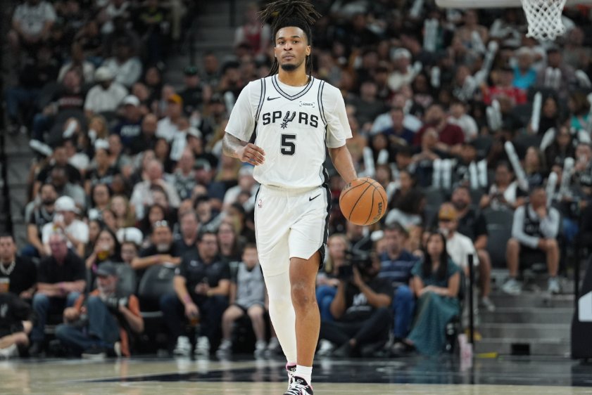 马刺VS开拓者的季后赛第二场第一节打到现在的最大问题就是开拓者把卡斯尔当阿门汤普