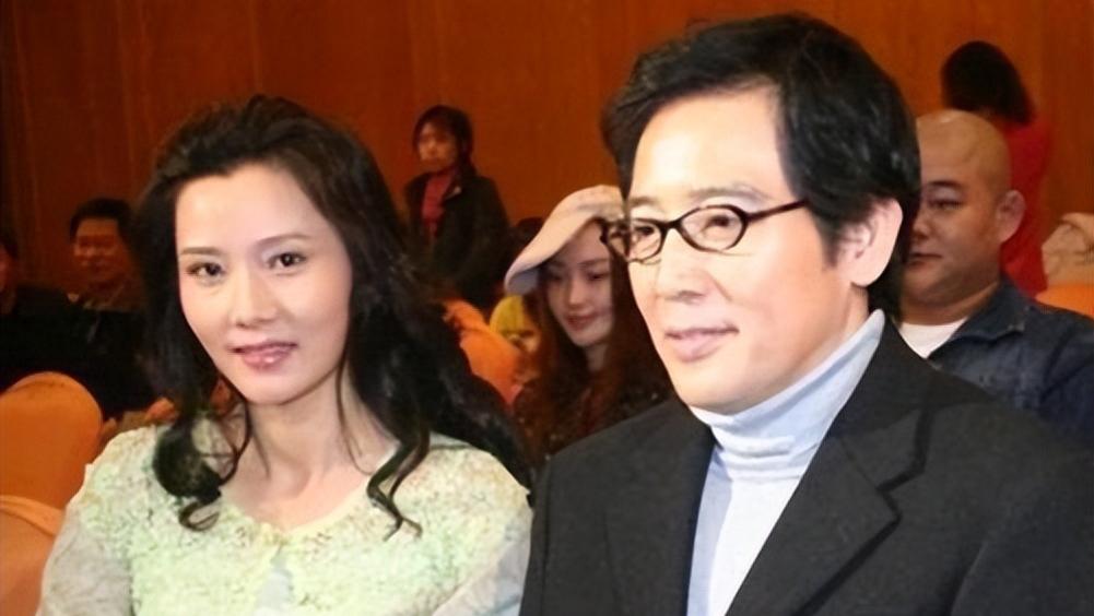 5岁就被“抛弃”的何赛飞：被伤过的孩子，也可以活成最幸福的人