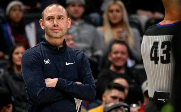 力挺阿德尔曼，他值得尊重

首先，阿德尔曼对比马龙最大的一个提升，就是解决了没有