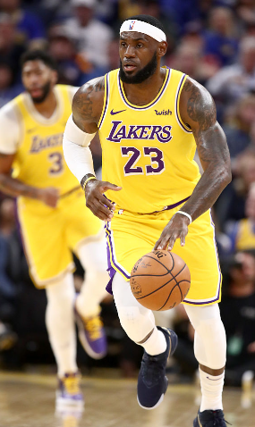 詹姆斯还是真有水平，41岁还能在顶尖联赛的季后赛发挥出决定性作用的，这场还没完全