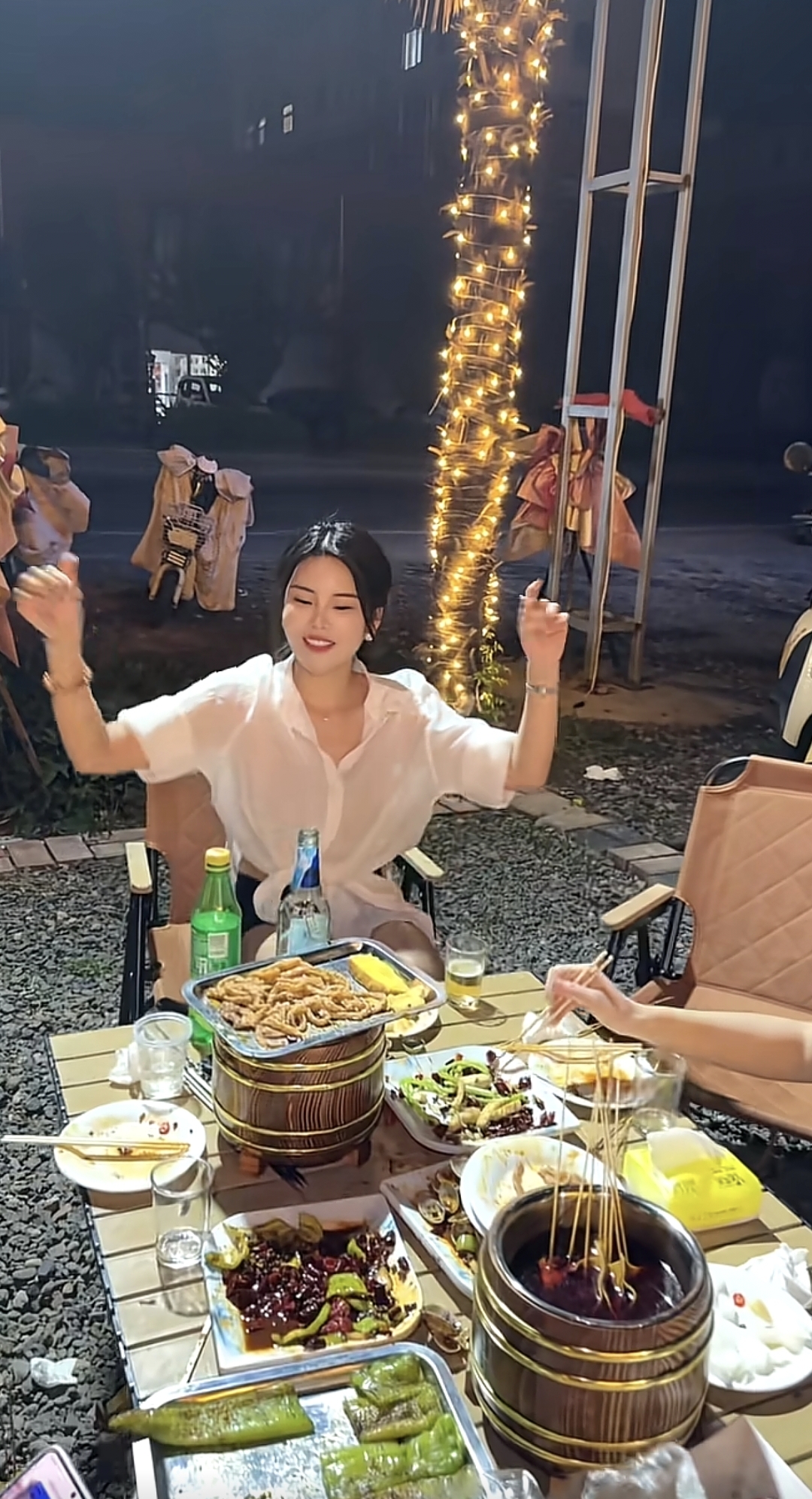 你们猜她能喝多少酒？