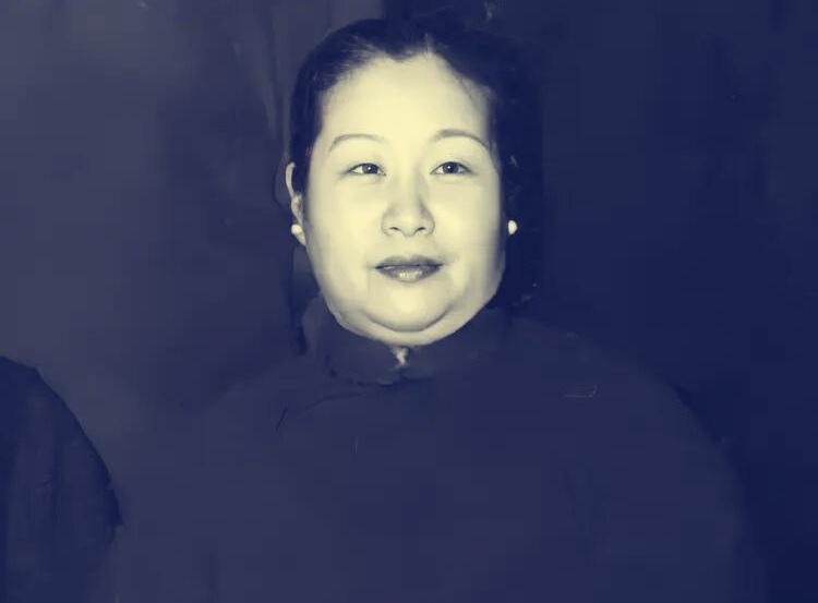 杜月笙四姨太姚玉兰，是杜家妻妾中最得宠的