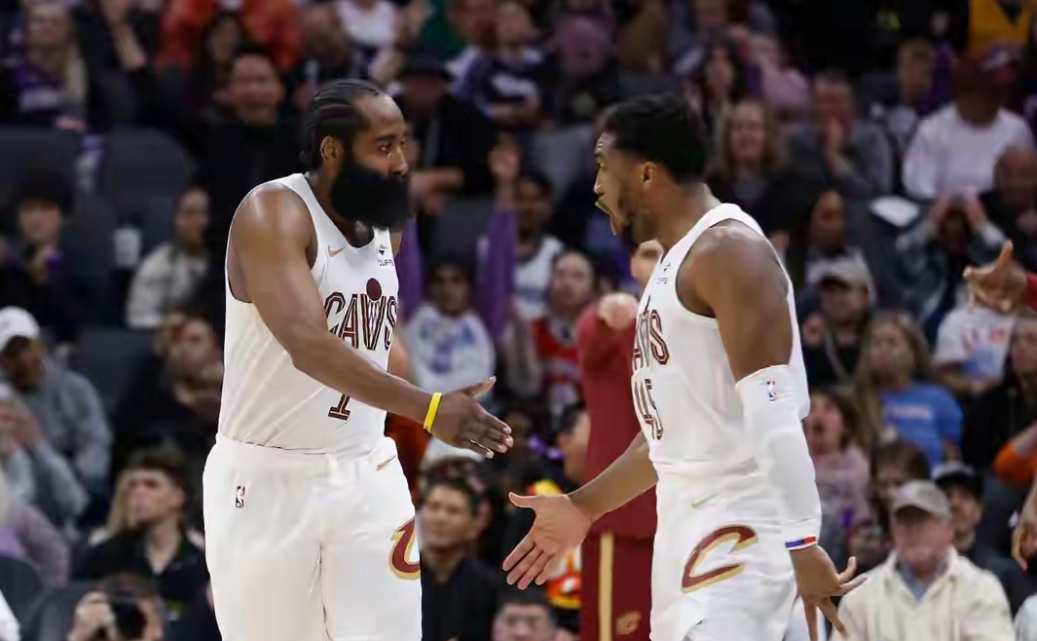 嘿！有意思了哈。猛龙击败了热火，排名超越老鹰，升到东部第五。尼克斯击败了凯尔特人