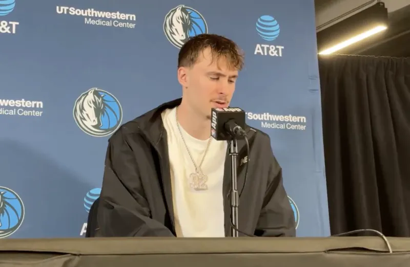 NBA常规赛独行侠以103-116不敌快船

赛后弗拉格谈遭到了快船死忠区球迷高