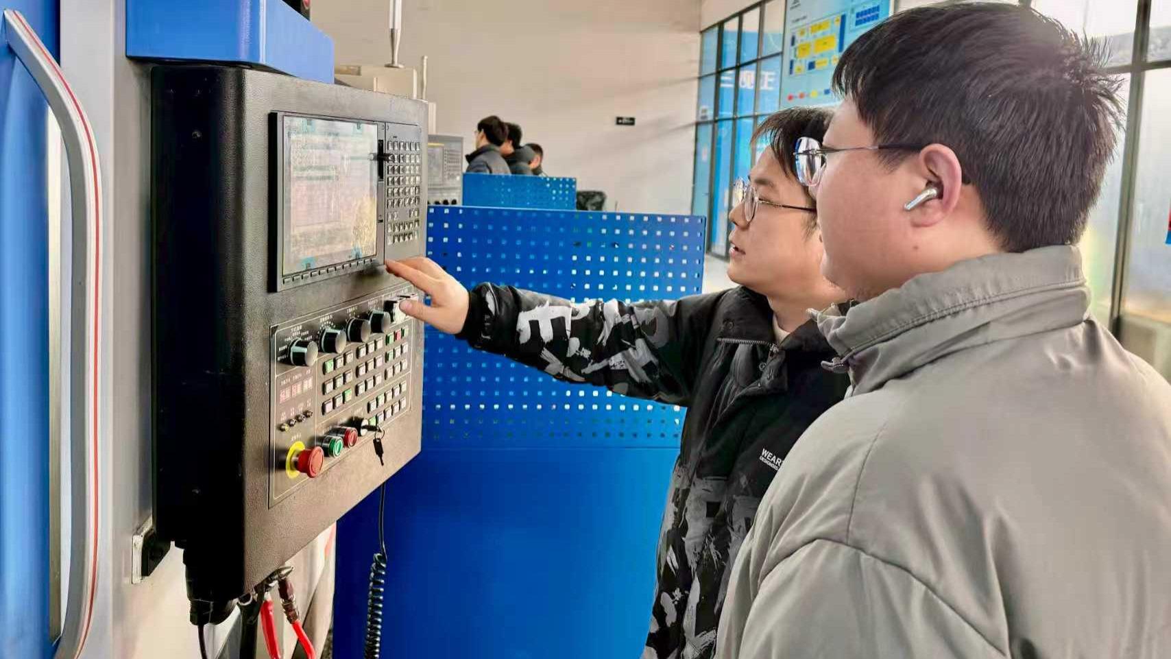 真机实训才是硬道理！探秘苏州匠工学校30台五轴机床背后的教学逻辑