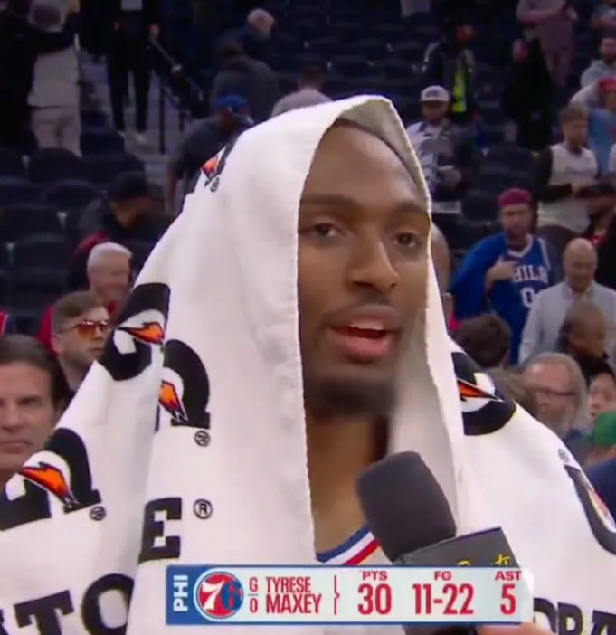 NBA季后赛，76人106-93战胜凯尔特人。
赛后马克西接受了记者采访：“我们