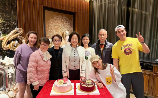 陈婉珍72岁生日仨子女相伴庆祝
娘家亲戚也在场，女婿孙女没露脸