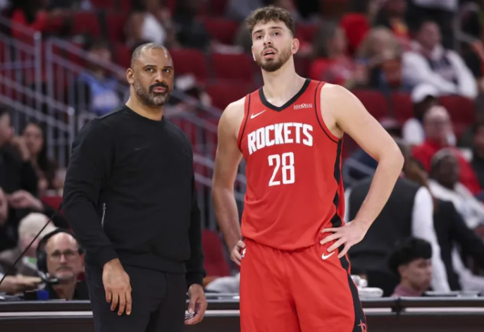 NBA常规赛，火箭105-115不敌热火，乌度卡赛后接受了媒体采访。
记者：“是