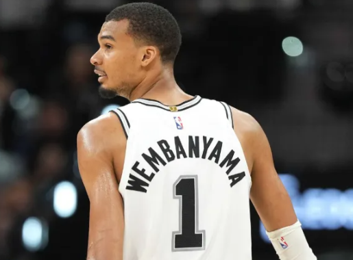 NBA季后赛，马刺115-108战胜森林狼。目前马刺大比分2-1领先森林狼。
本