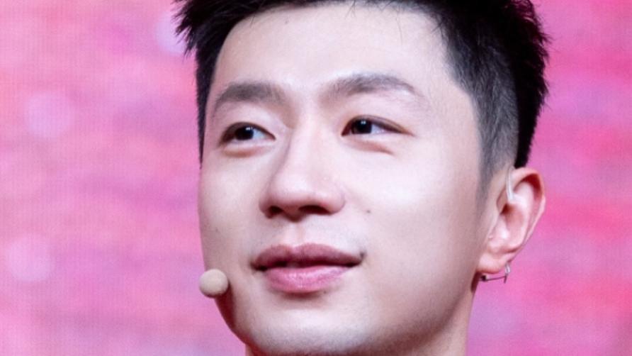 国际乒联设百年荣誉榜，国乒仅入选3人，一邓亚萍二马龙，三是？