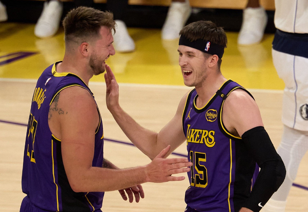 湖人现在的当务之急是不是把系列赛延长到G6，最好是G7，二轮开始前迎回东里
如果