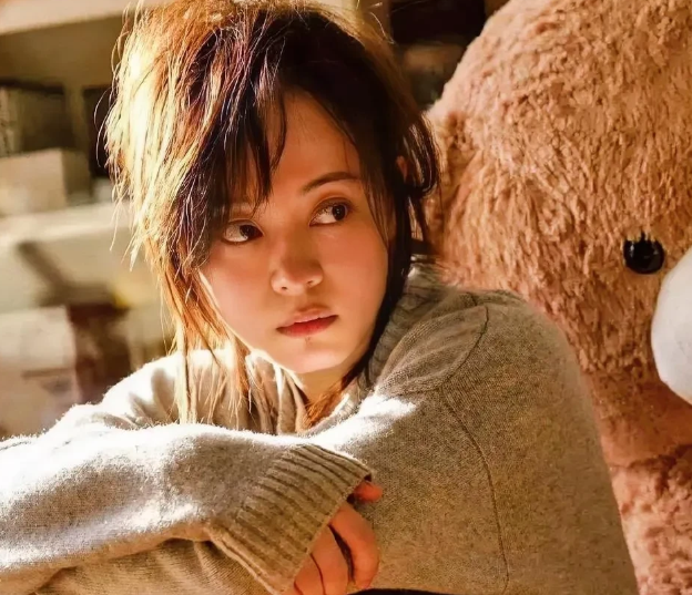 资本大佬都很喜欢孙俪
原因很简单
不是因为她有什么强大的背景，而是因为她自身的演