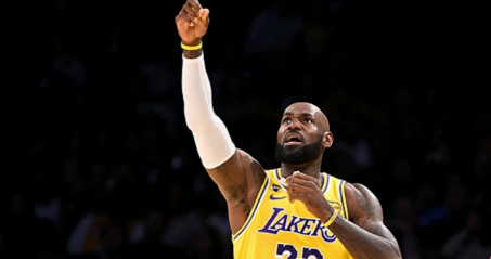 詹姆斯三双，湖人大胜奇才。NBA常规赛，湖人主场迎战奇才，这场比赛东契奇被禁赛，