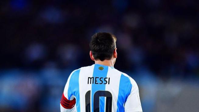 维斯塔潘亲承：梅西根本防不住，拉莫斯在他面前像木桩！