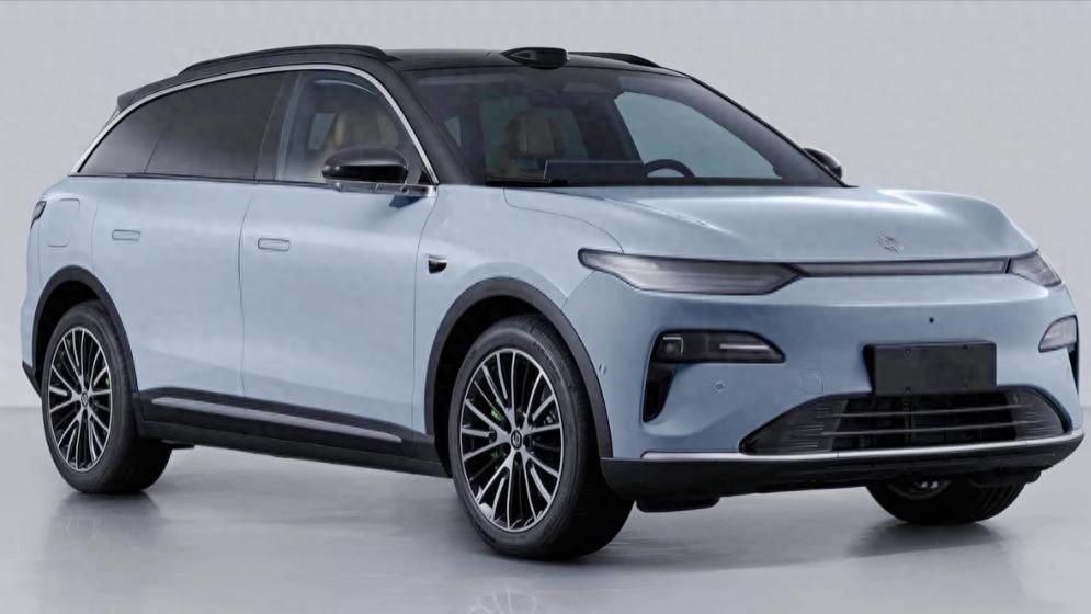 零跑C11卖得比预期快，空间却像大一号的车，这车真能打