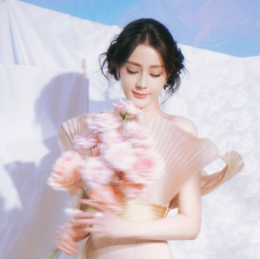 迪丽热巴的颜值，耐看又舒服