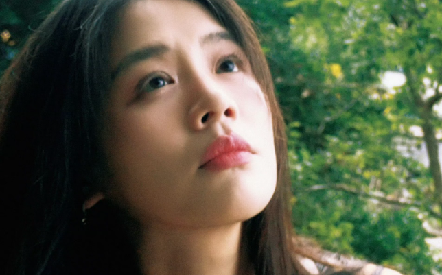 刚刚38岁的马思纯发表生日感言
也是她宣布单身后的第一个生日
她用了很矛盾的两种