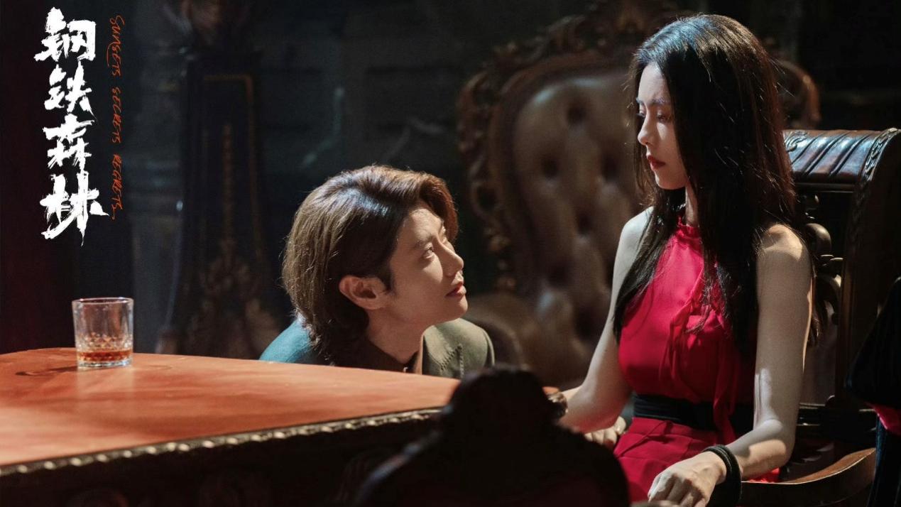 原来他们是夫妻，他受重伤后面相大变，演《钢铁森林》疯批反派意外火了