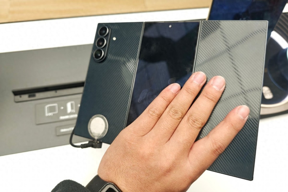 三星三折叠退市停产！有一种自信叫华为行那我也行？