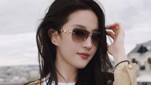 不愧是刘亦菲，这休闲装都穿搭如此好看！