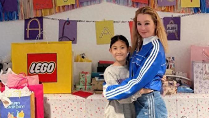 陈冠希为女儿办9岁生日派对，细节曝光！从叛逆老爸到温暖奶爸，网友评论炸翻天