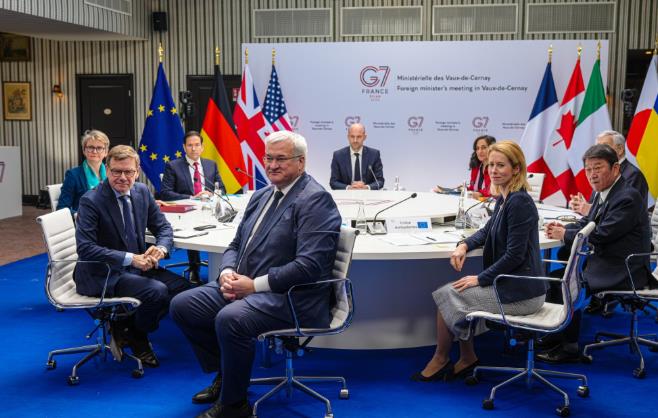 美国国务卿卢比奥今天发文说：“今天在七国集团峰会上，我重申，特朗普总统致力于尽快