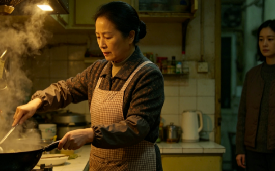 为应付婆婆催生，我P了张怀儿子的孕检单骗过她，生产那天，婆婆抱着2个孙女问我：我的大孙子呢…