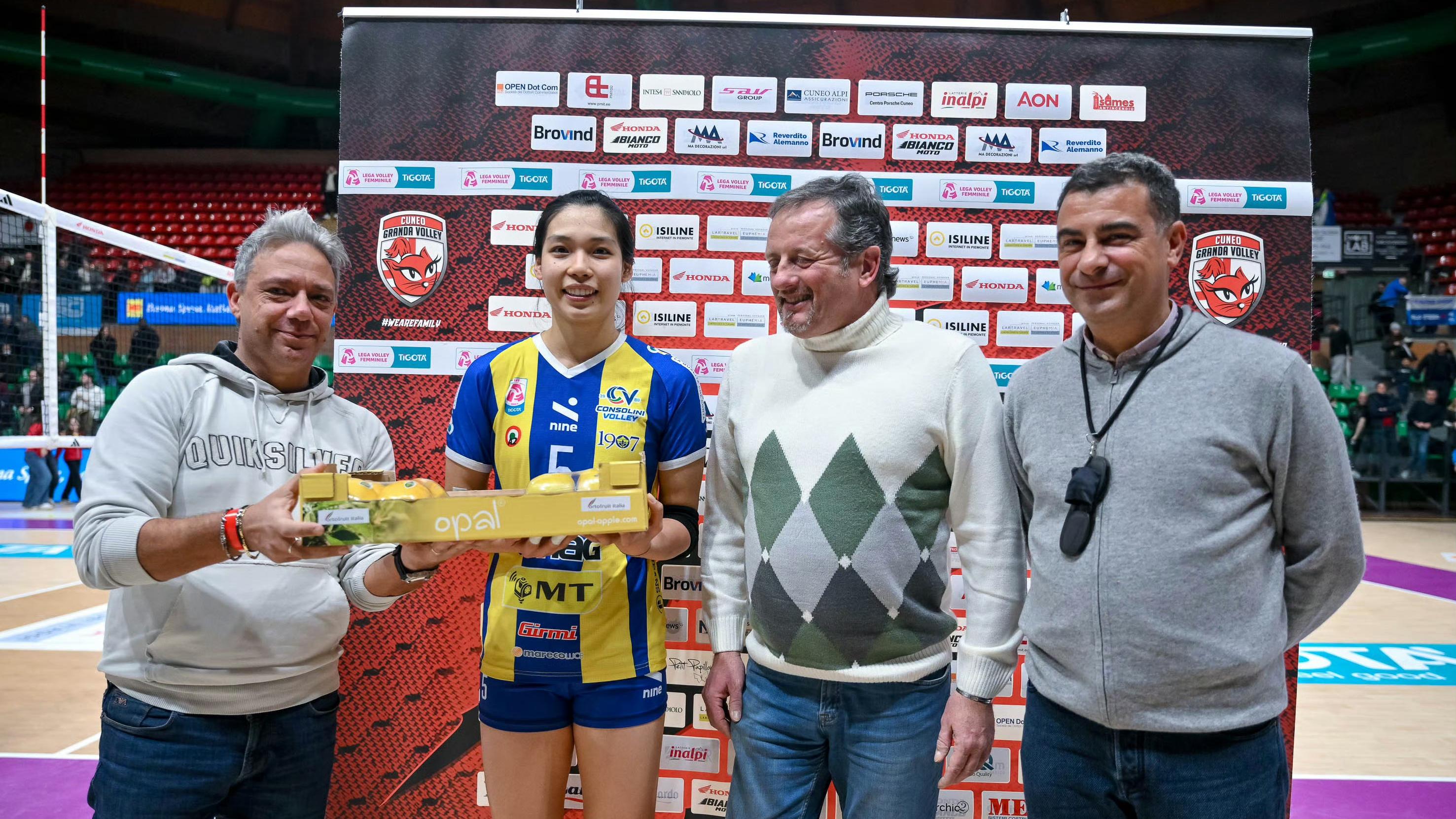 3：0！庄宇珊22中13，首次荣膺MVP，助队拿下保级关键战