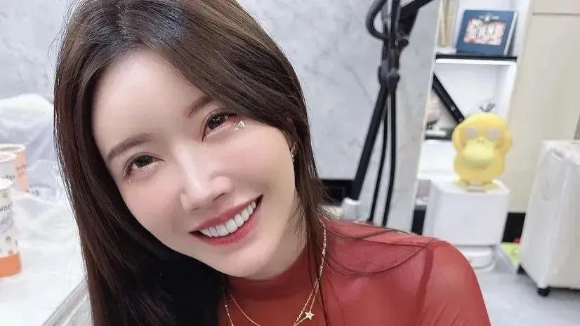 从平面模特到自媒体女王，带你走进姚采辰的故事！