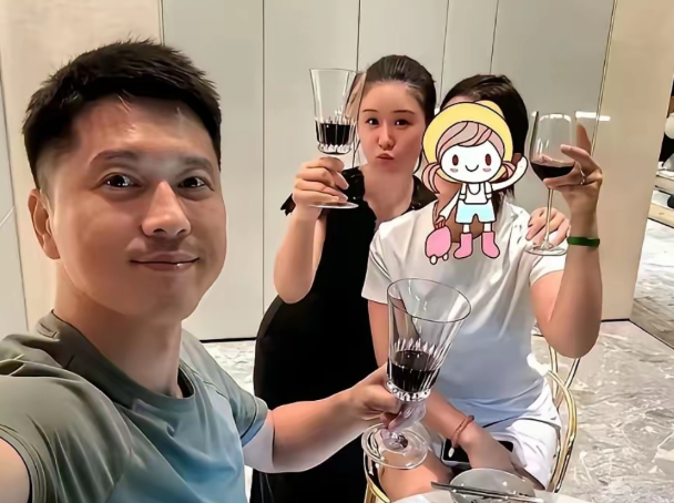 李晓萌和王雷两口子真绝了
家里金山银山，老公还是大明星，搁一般人身上，早恨不得2