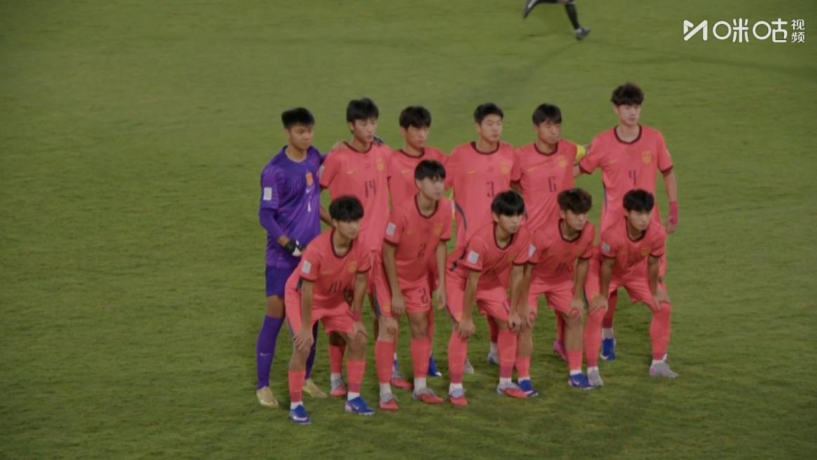 让1追3！U17国足淘汰苦主，终场哨响后：半数沙特球员趴倒在地
