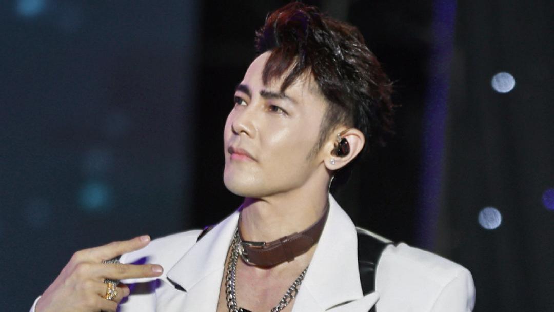 汪东城舞台之外的冷脸：当“宠粉”滤镜碎了一地