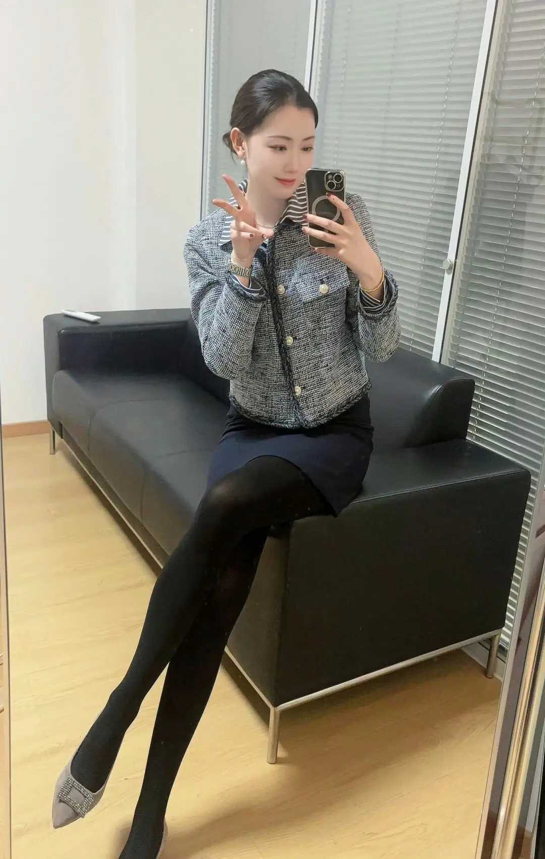 公司新来的秘书确实能干