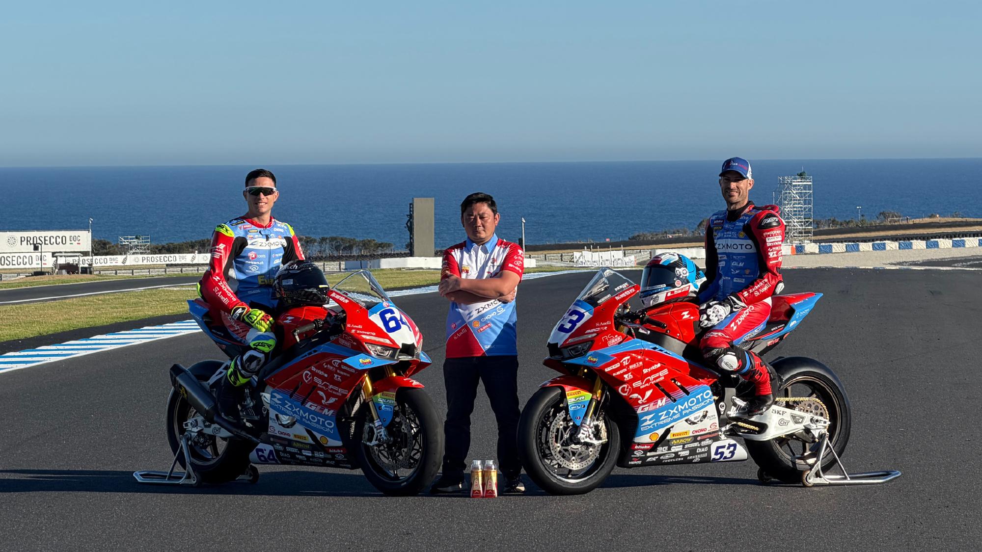 李亚鹏含泪回应张雪：车我买不起，但兄弟我拉群！今年最破防的对话，穷得坦荡帮得实在