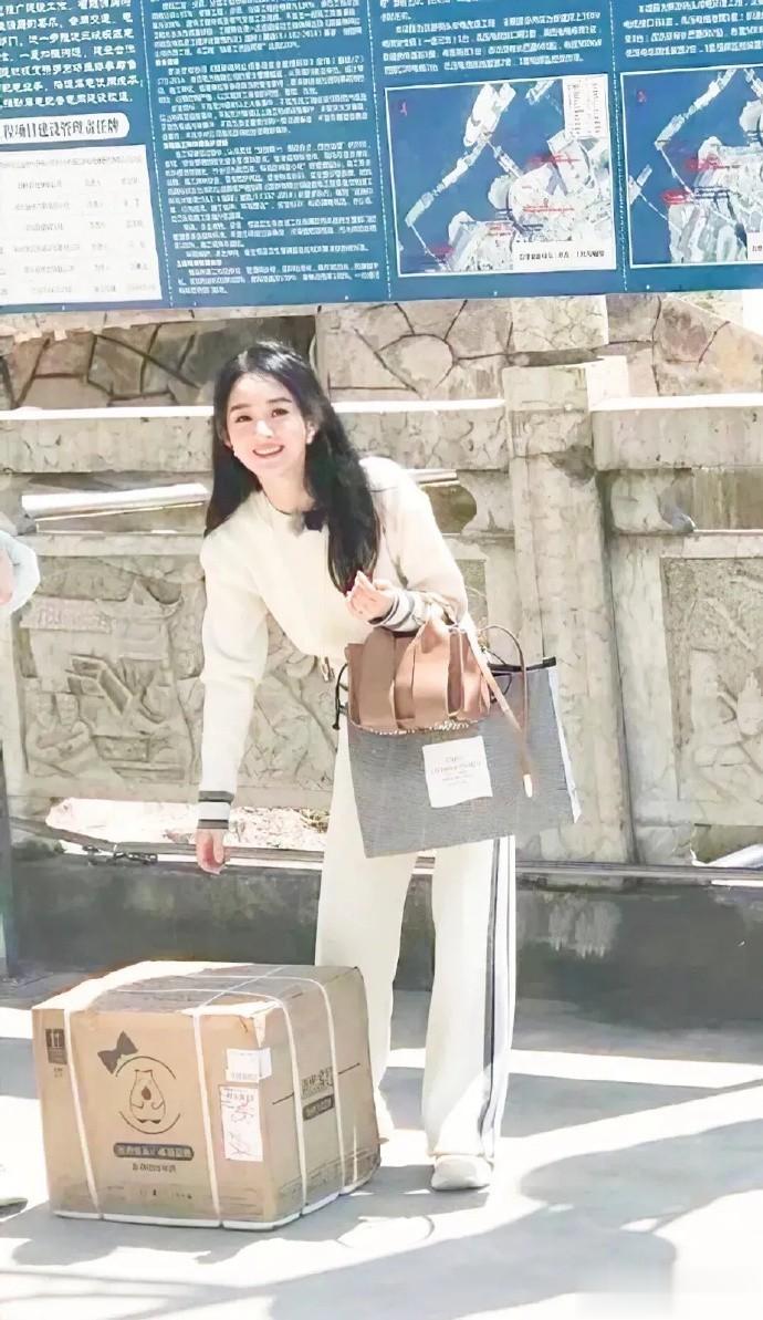 当年女星赵丽颖就是凭借这一张照片上了韩国的热搜！