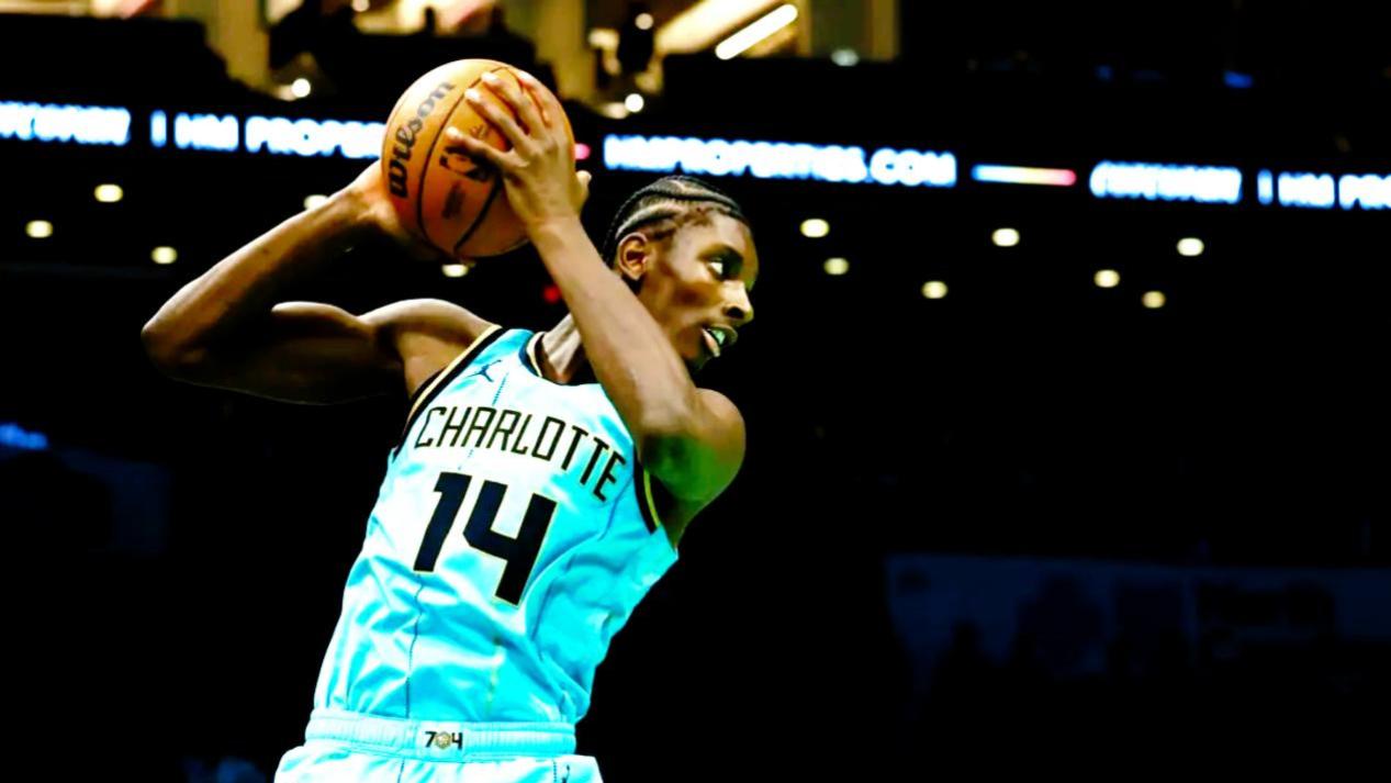 黄蜂逆袭的幕后关键先生，堪比罗德曼的男人