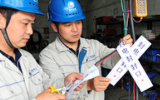 我把家里总电闸关了，电费从3200降到200，邻居纷纷效仿，20天后供电局局长亲自带队来小区检查线路