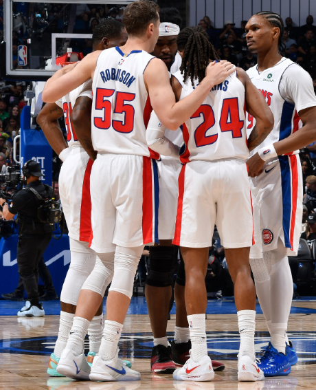 NBA季后赛活塞vs魔术
东部第一被打得没脾气，全队感觉死气沉沉的，活塞精神呢，