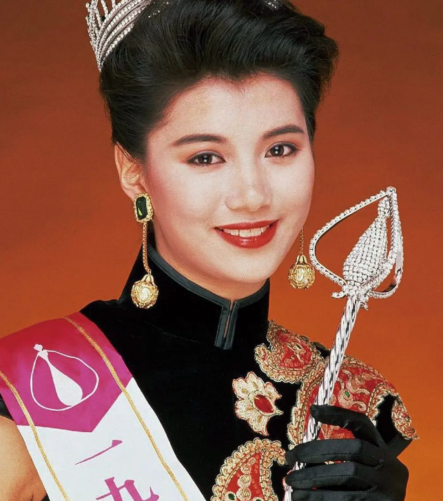 曾志伟说袁咏仪是“史上最丑的港姐冠军”
《五十公里桃花坞6》节目中，王子奇问袁咏