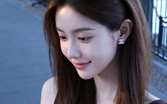 女友嫌我是厨子太无趣，跟富二代国外旅游，怀孕被甩后竟来逼我复合！