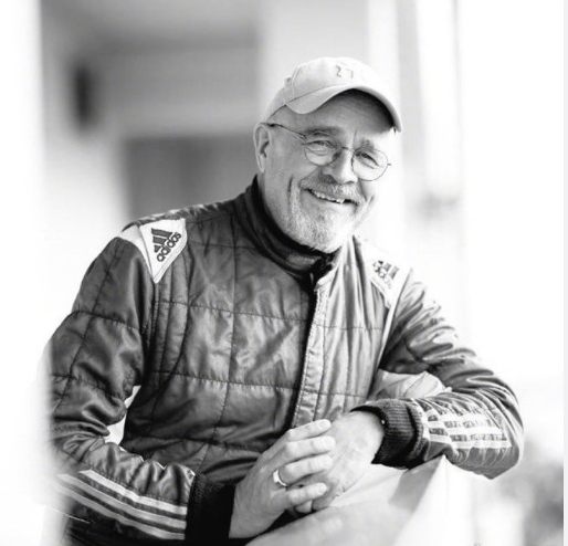 纽北24小时周六的比赛中，七辆赛车发生了一起严重碰撞事故，其中66岁的车手Juh