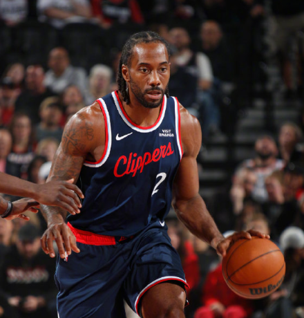 小卡是大杀器，但不是一个能改变球队的领袖，所以和詹库有差距。

小卡是历史级别的