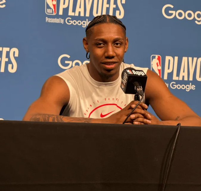 NBA季后赛，巴雷特接受记者采访时谈到了绝杀：“至今还像做梦一样。我从小就憧憬过