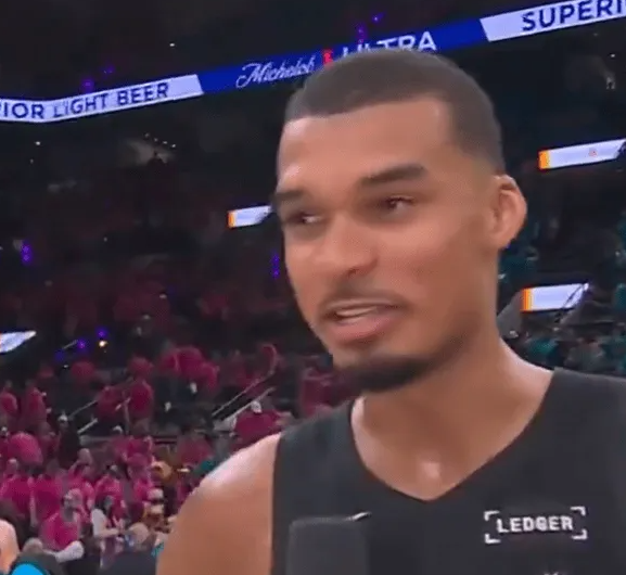 NBA季后赛马刺主场对阵开拓者的比赛已经结束。
本场比赛，马刺球员维克托-文班亚