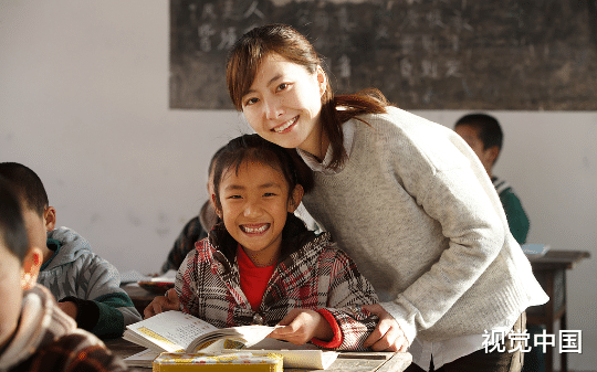 我资助贫困生读完大学，他毕业第一件事便把我告上法庭，索赔二十万精神损失费，理由是他不想欠任何人