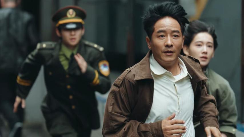 刑侦剧新《重案六组》开播！连看8集后，我敢说：2大卫视抓到宝了