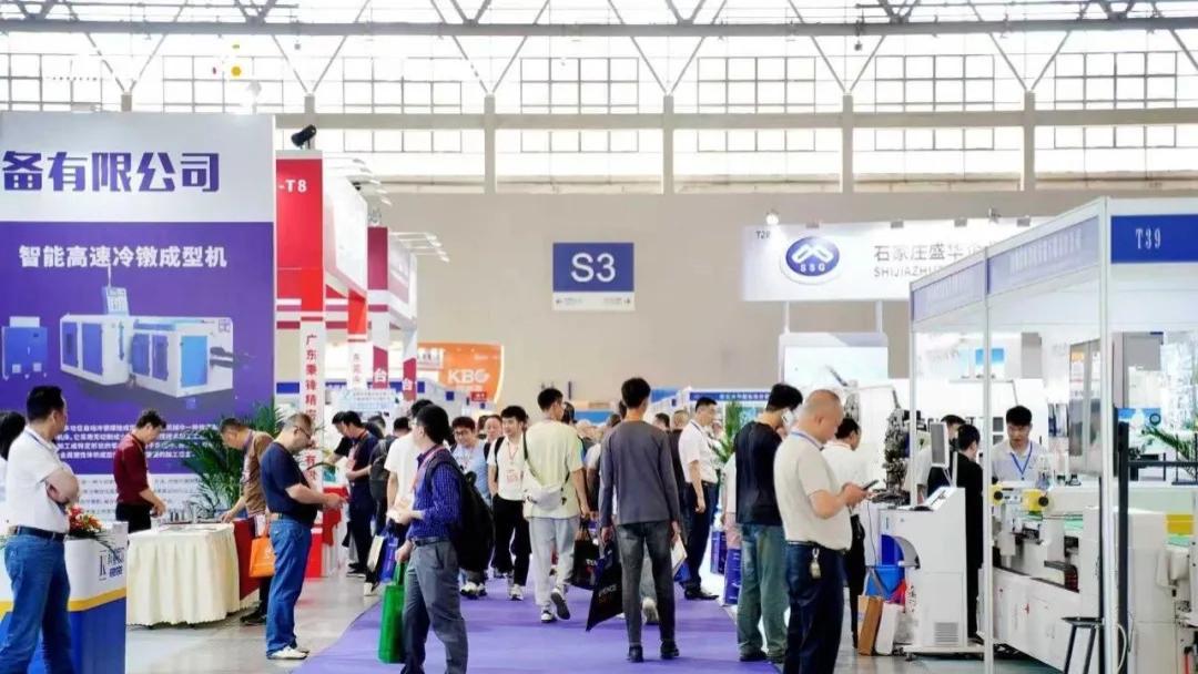 智能座舱迈入“体验决胜”时代！千亿赛道拼硬实力，重庆车灯交互展邀全球品牌共启新局