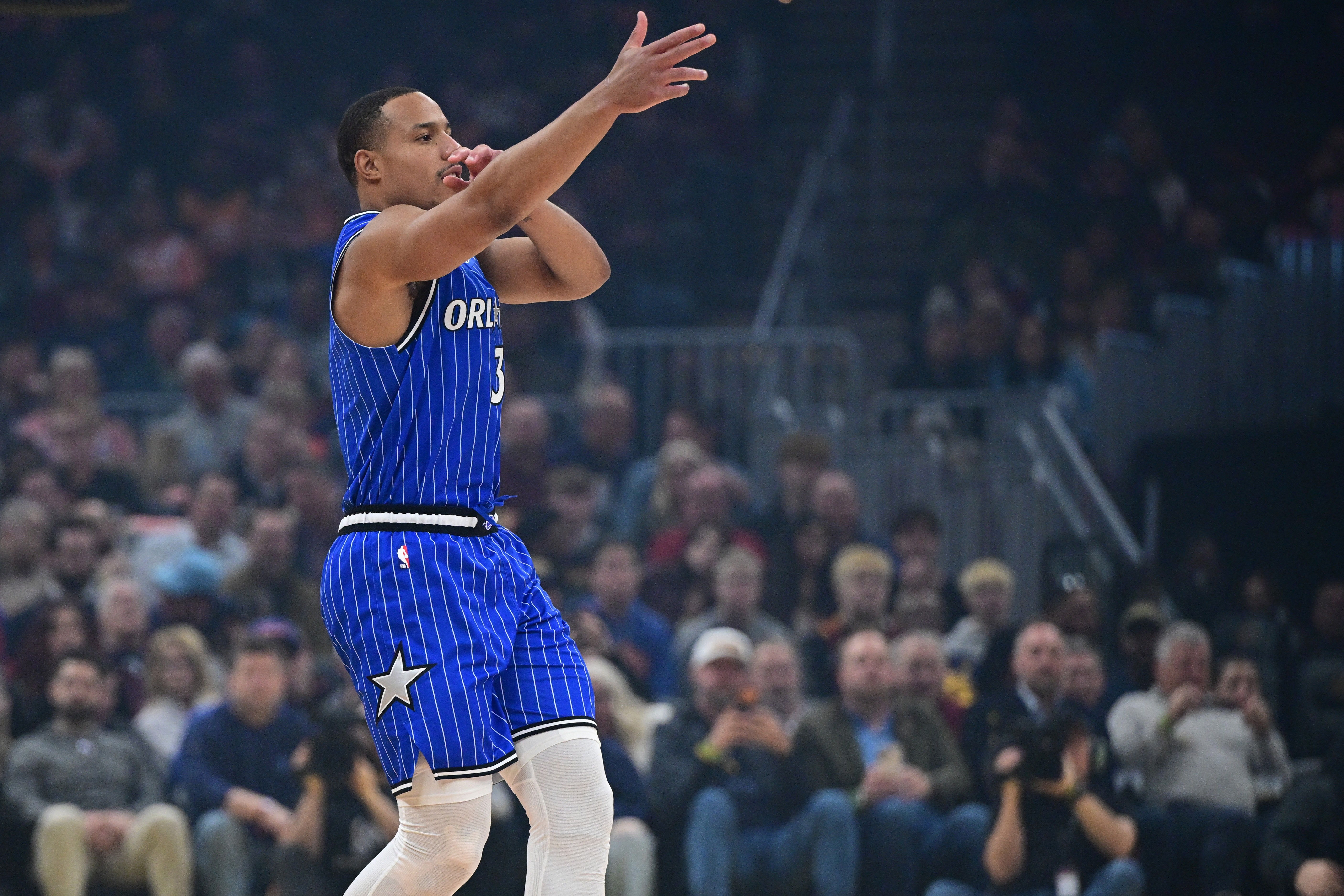 你别说虽然说贝恩贵，但是魔术最厉害的好像还是贝恩

班凯罗瓦格纳把球队带沟里了，