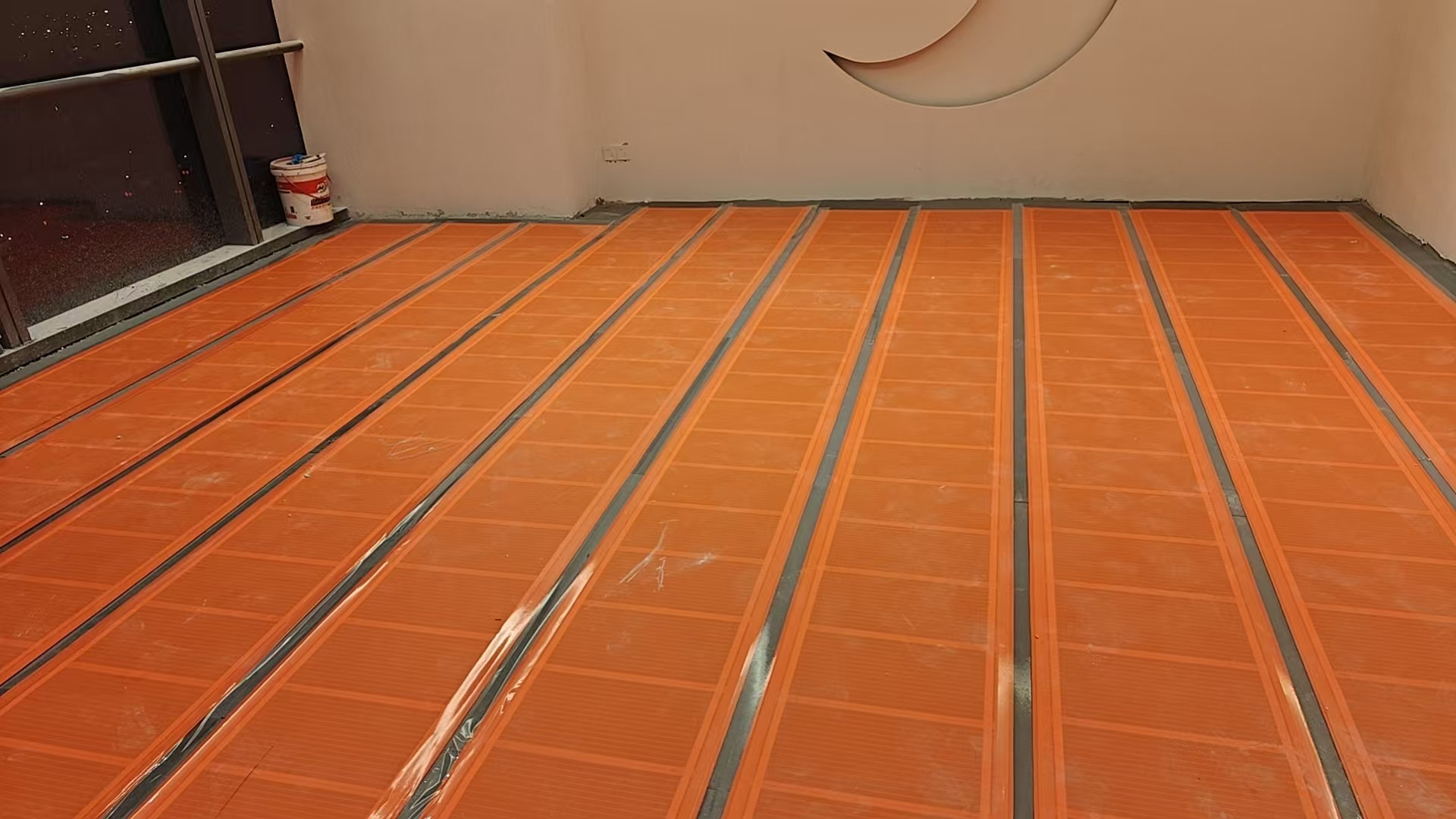 石墨烯地暖让写字楼里的瑜伽时光更健康